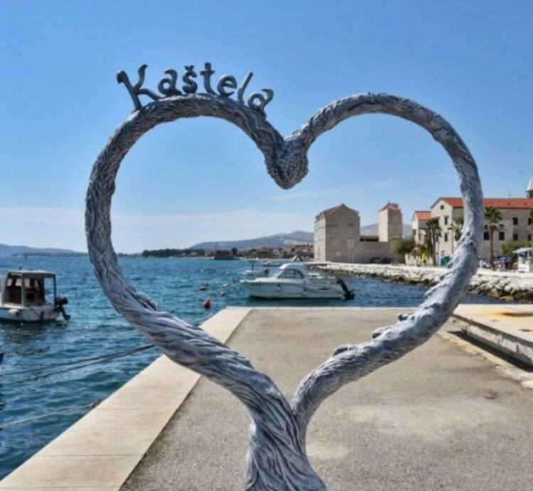 Ferienhaus Maestral - Kastel Kambelovac Kaštela Esterno foto